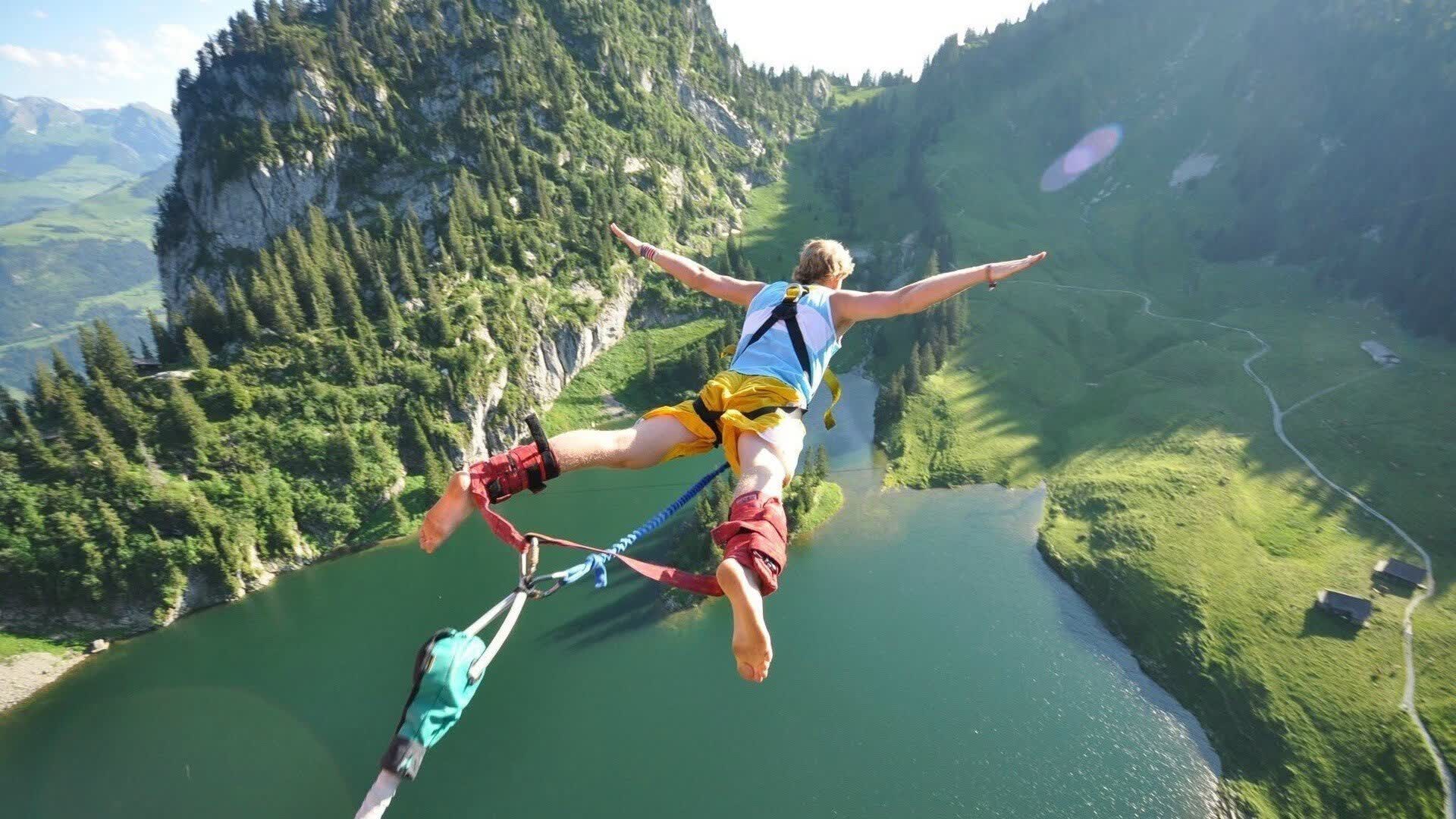 跨界奇观!科维托娃空降雄鹿主场挺进下一轮,网坛女王连败魔咒却引爆热议